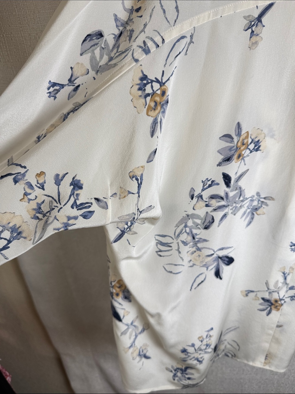 Vince 100% Silk Floral Button Front Blouse Shirt Classic Feminine Size L - Picture 7 of 11
